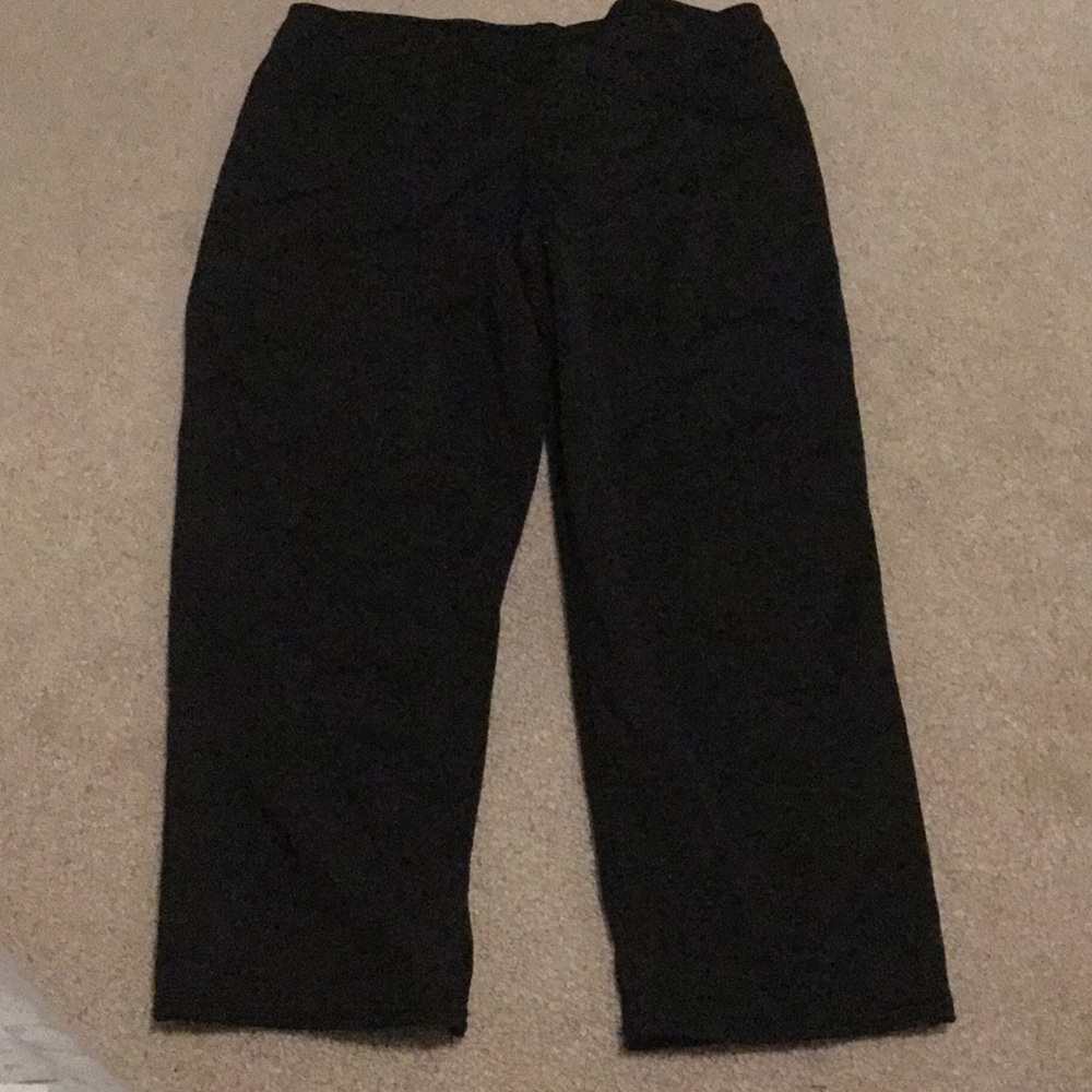 Black Capri athletic pants